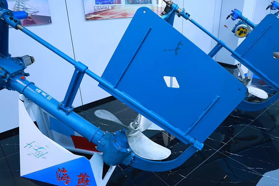 Large Blade Outboard motor