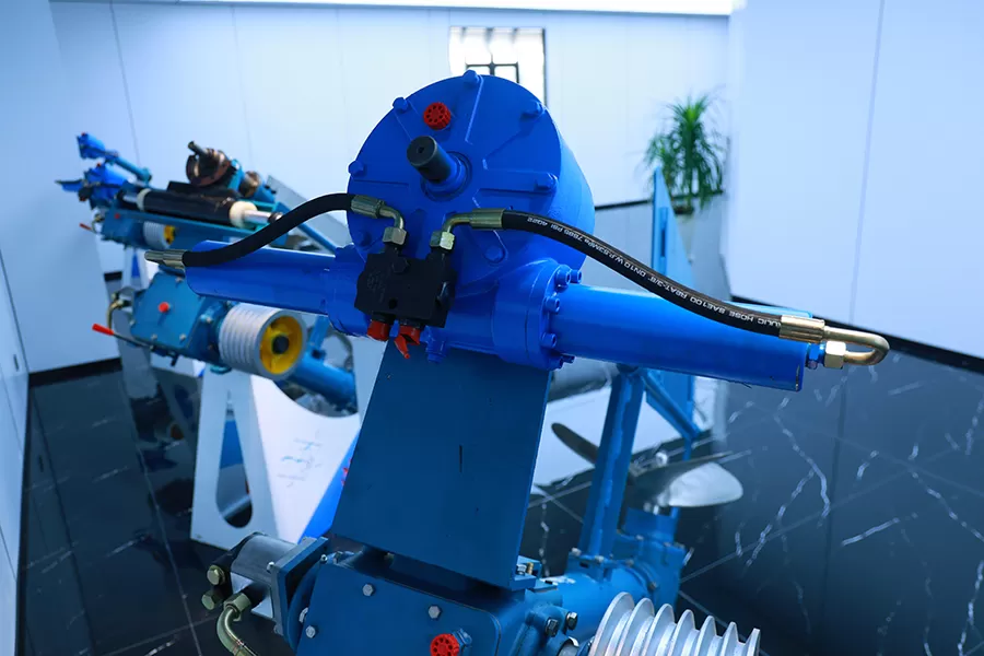 Large Blade Outboard motor