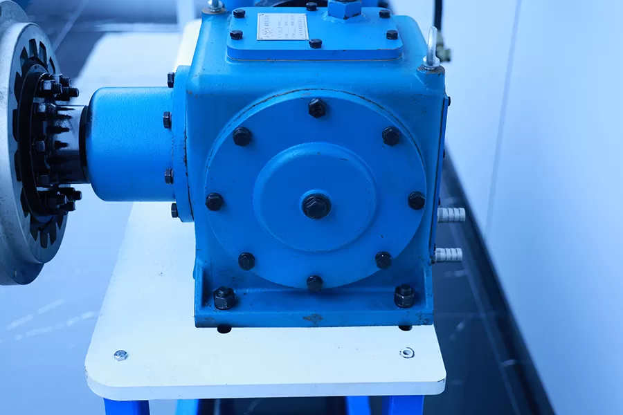 Large Power Outboard Engine