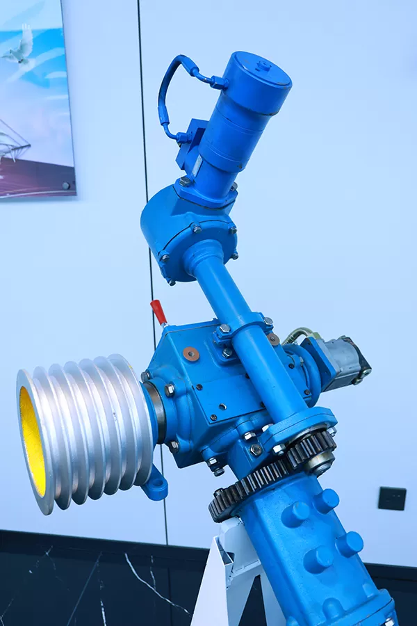 Low Rotation speed outboard motor Low Rotation speed outboard motor