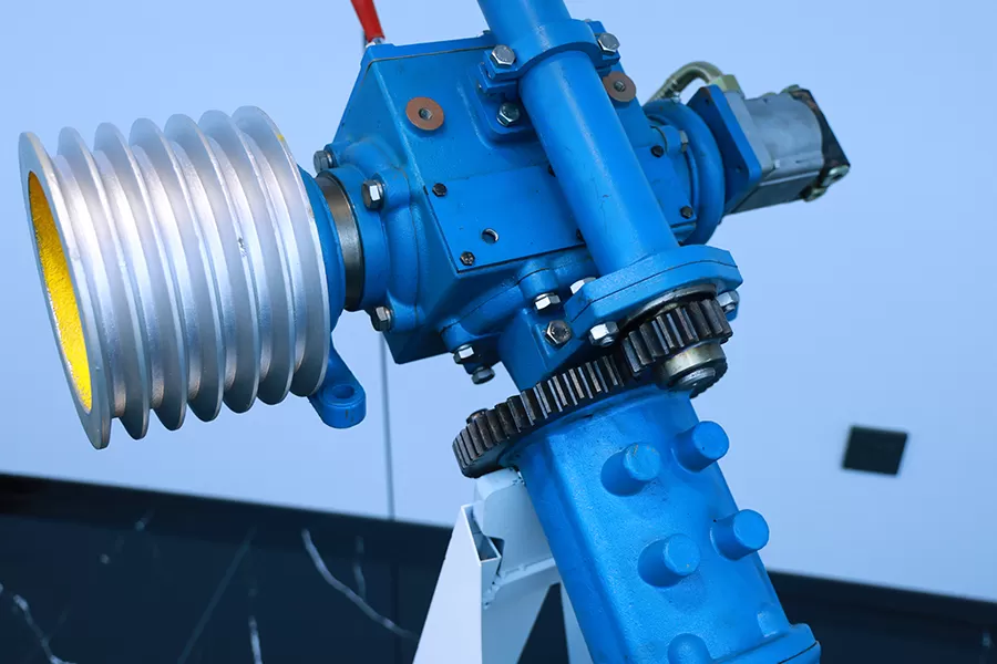 Low Rotation speed outboard motor Low Rotation speed outboard motor