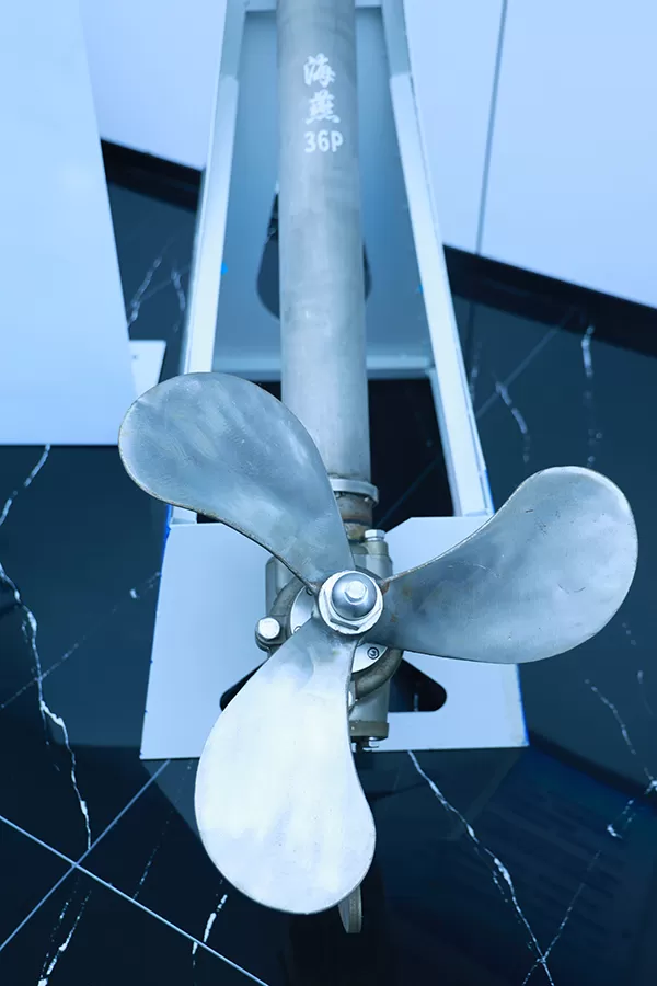 Marine on-hook propeller Marine on-hook propeller